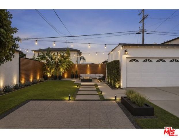10022 S Manhattan Place, Los Angeles, CA 90047
