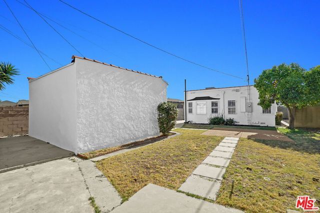 10022 S Manhattan Place, Los Angeles, CA 90047
