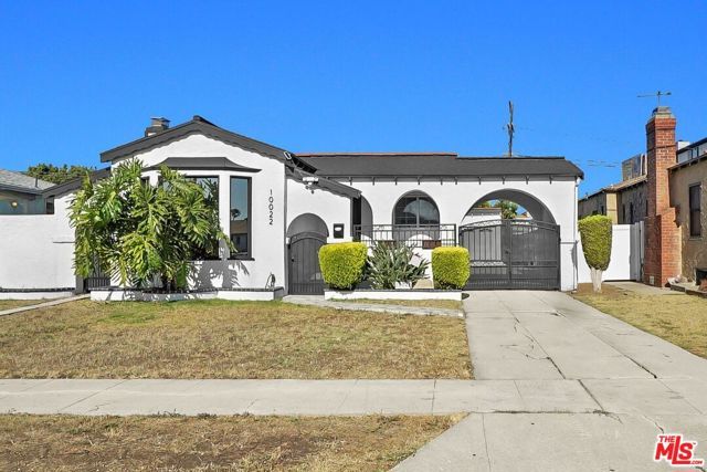 10022 S Manhattan Place, Los Angeles, CA 90047