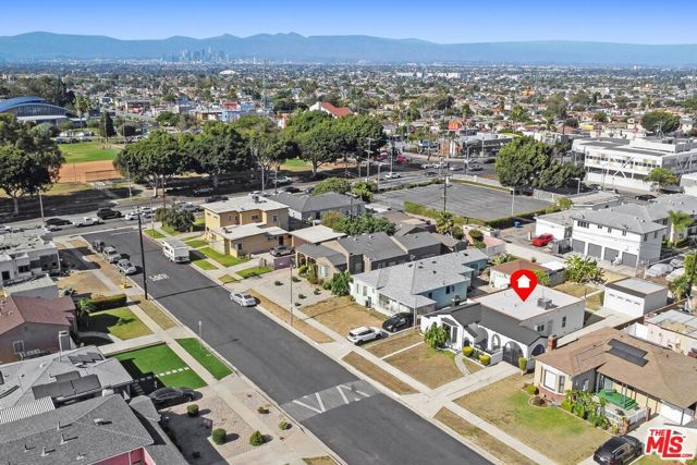 10022 S Manhattan Place, Los Angeles, CA 90047