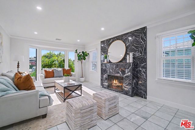 10022 S Manhattan Place, Los Angeles, CA 90047