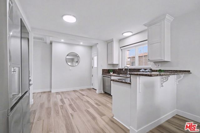 10022 S Manhattan Place, Los Angeles, CA 90047