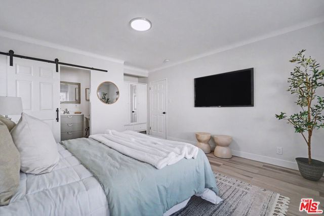 10022 S Manhattan Place, Los Angeles, CA 90047