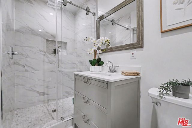 10022 S Manhattan Place, Los Angeles, CA 90047