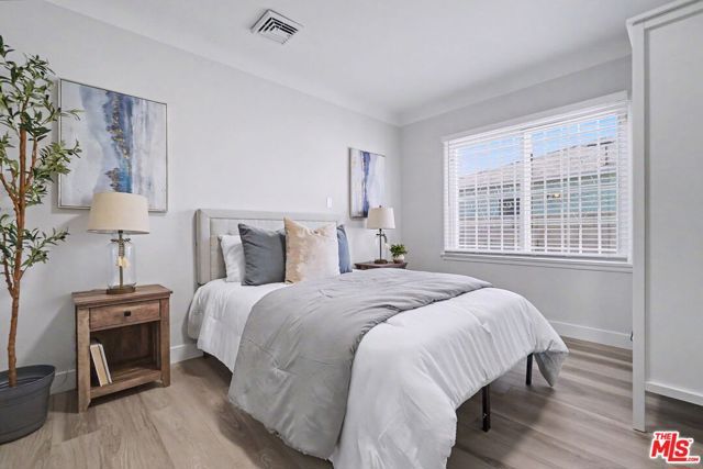 10022 S Manhattan Place, Los Angeles, CA 90047