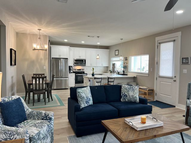 1211 Ocean View Drive, Gulfport, MS 39507