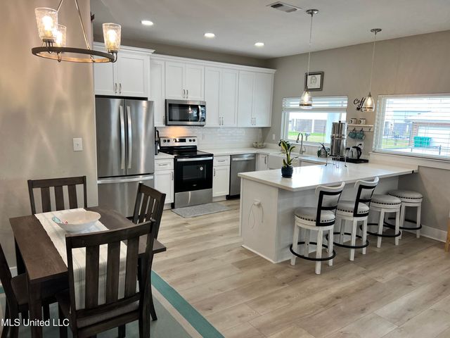 1211 Ocean View Drive, Gulfport, MS 39507