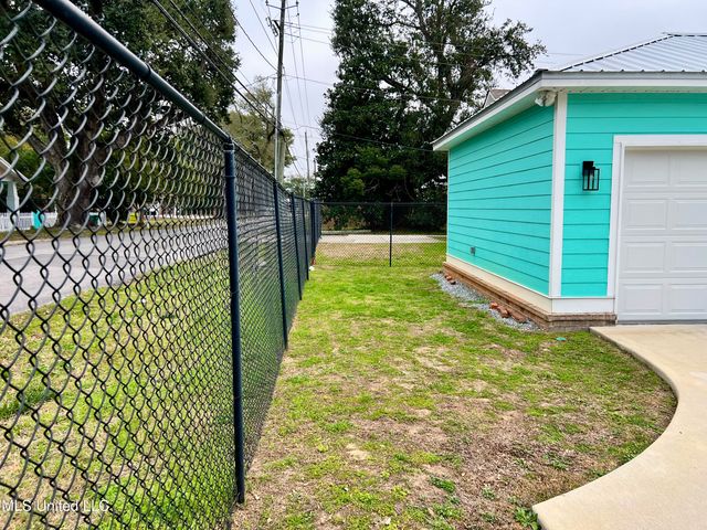 1211 Ocean View Drive, Gulfport, MS 39507