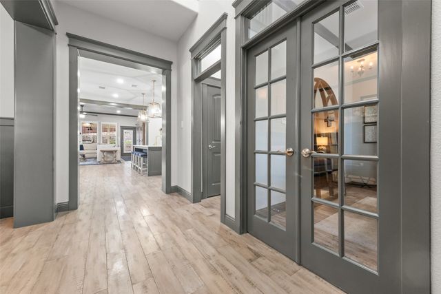 950 Mistletoe Drive, Lantana, TX 76226