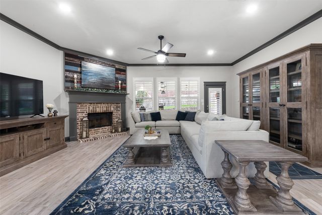 950 Mistletoe Drive, Lantana, TX 76226