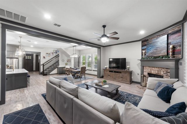 950 Mistletoe Drive, Lantana, TX 76226