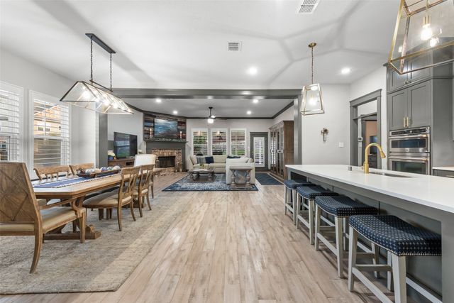 950 Mistletoe Drive, Lantana, TX 76226