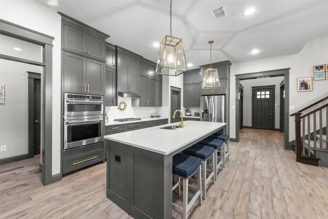 950 Mistletoe Drive, Lantana, TX 76226