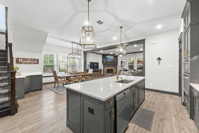 950 Mistletoe Drive, Lantana, TX 76226