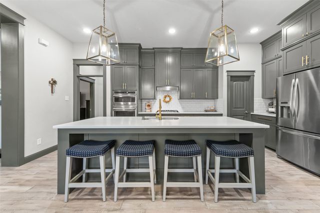 950 Mistletoe Drive, Lantana, TX 76226