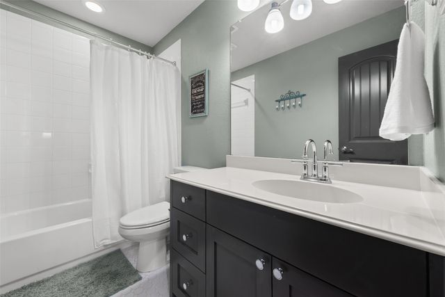 950 Mistletoe Drive, Lantana, TX 76226