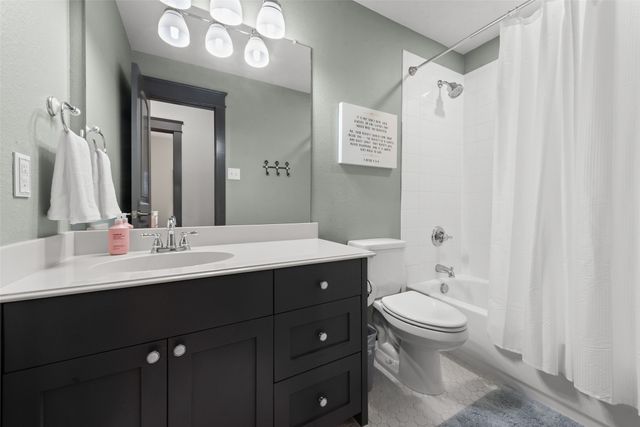 950 Mistletoe Drive, Lantana, TX 76226