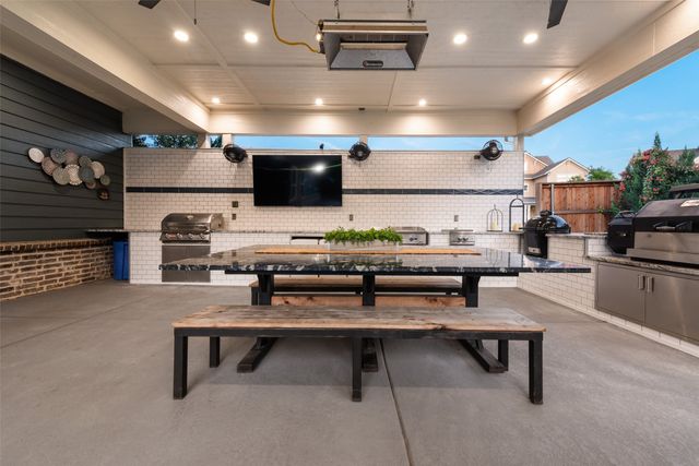 950 Mistletoe Drive, Lantana, TX 76226