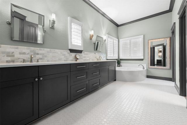 950 Mistletoe Drive, Lantana, TX 76226