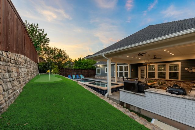 950 Mistletoe Drive, Lantana, TX 76226