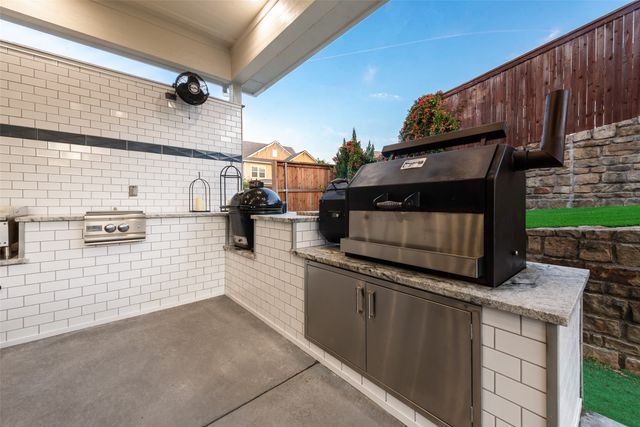 950 Mistletoe Drive, Lantana, TX 76226