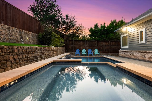 950 Mistletoe Drive, Lantana, TX 76226