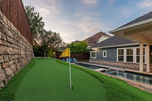 950 Mistletoe Drive, Lantana, TX 76226