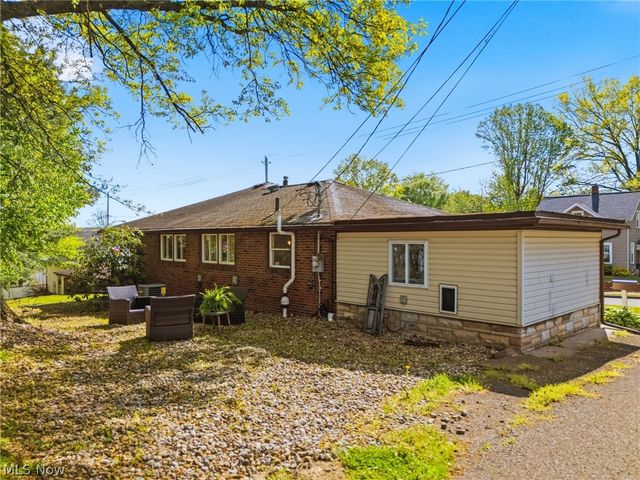 330 Tuscarawas Street NE, Navarre, OH 44662