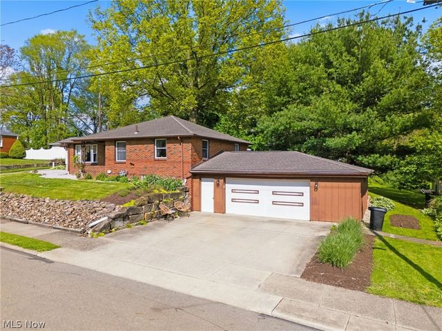 330 Tuscarawas Street NE, Navarre, OH 44662