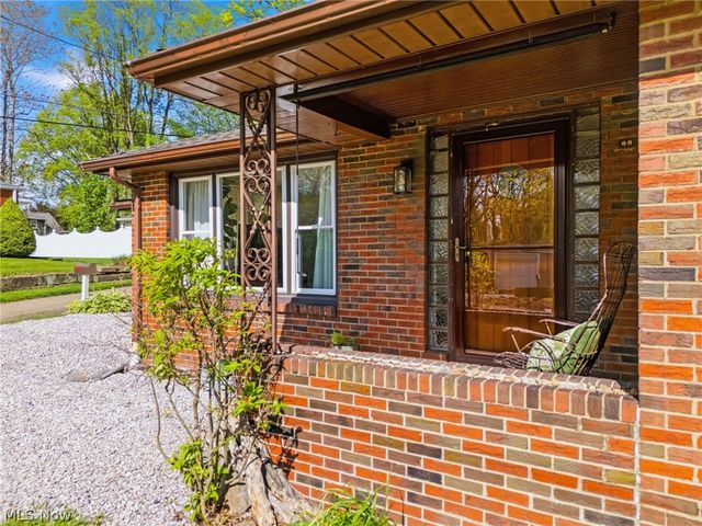 330 Tuscarawas Street NE, Navarre, OH 44662
