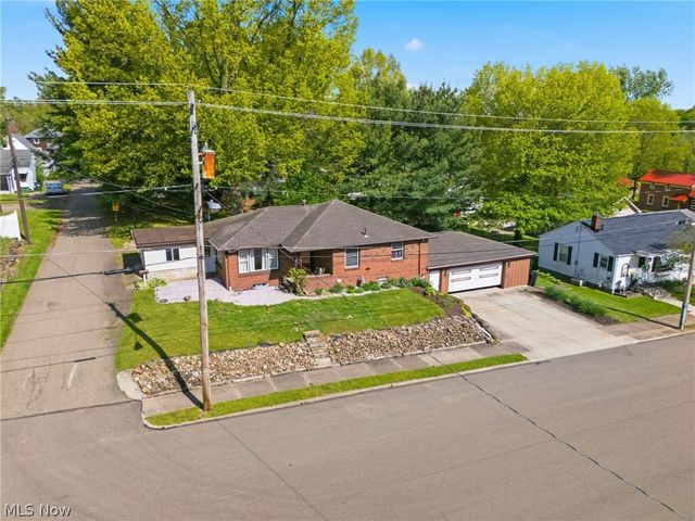 330 Tuscarawas Street NE, Navarre, OH 44662