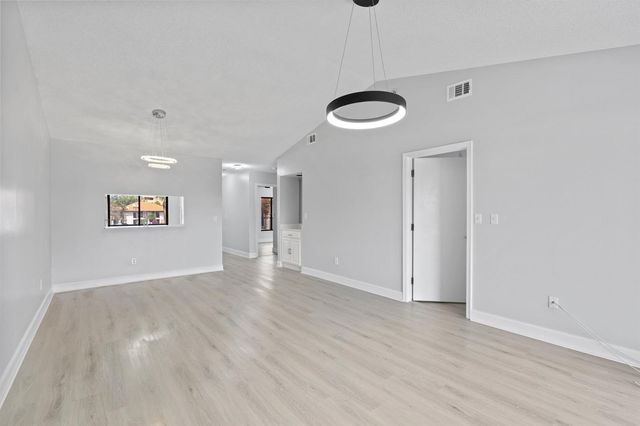 350 Club Circle 208, Boca Raton, FL 33487