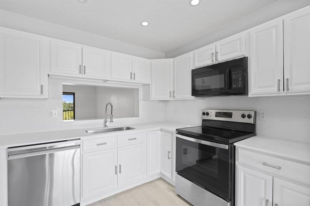 350 Club Circle 208, Boca Raton, FL 33487