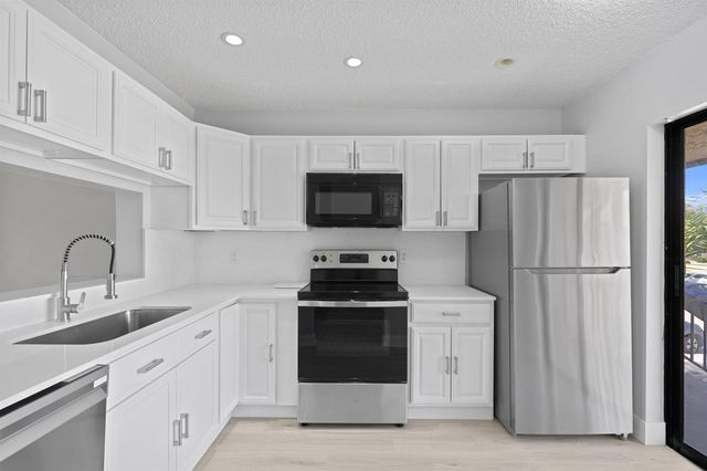 350 Club Circle 208, Boca Raton, FL 33487