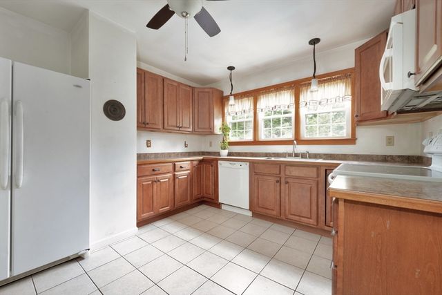 219 Tremont St, Carver, MA 02330