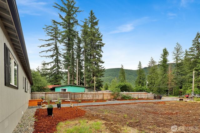 8433 Golden Valley Drive, Maple Falls, WA 98266