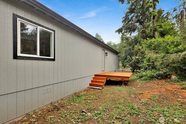 8433 Golden Valley Drive, Maple Falls, WA 98266