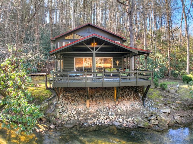 129 Old Bend Road, Blue Ridge, GA 30560