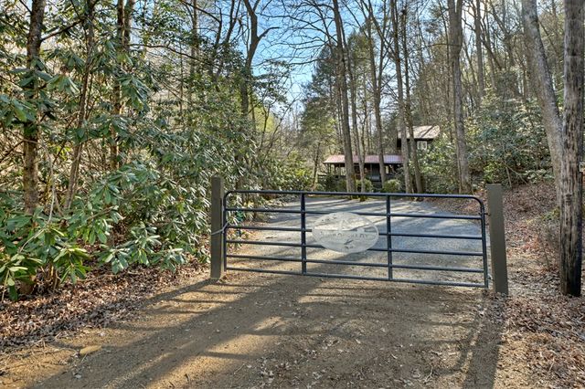 129 Old Bend Road, Blue Ridge, GA 30560