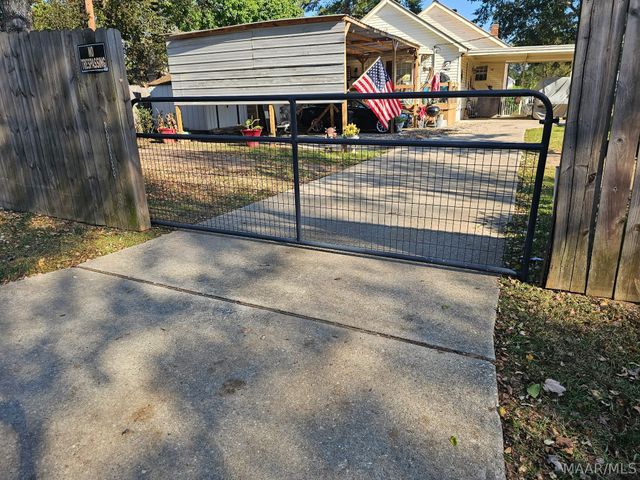 211 Central Boulevard, Tallassee, AL 36078