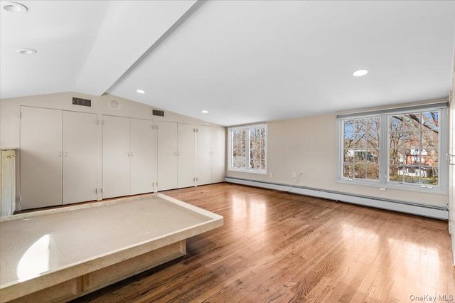 2 Hickory Hill, Roslyn Estates, NY 11576