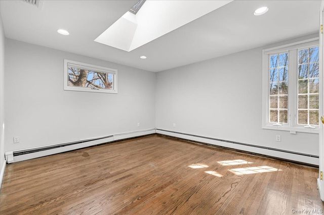 2 Hickory Hill, Roslyn Estates, NY 11576