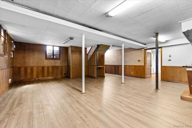 2 Hickory Hill, Roslyn Estates, NY 11576