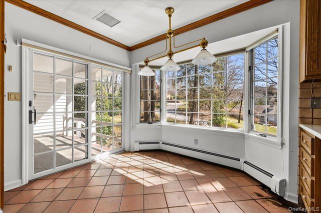 2 Hickory Hill, Roslyn Estates, NY 11576