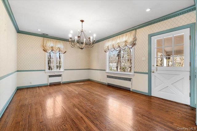 2 Hickory Hill, Roslyn Estates, NY 11576