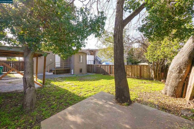 2596 2596 Macarthur Blvd, Oakland, CA 94602