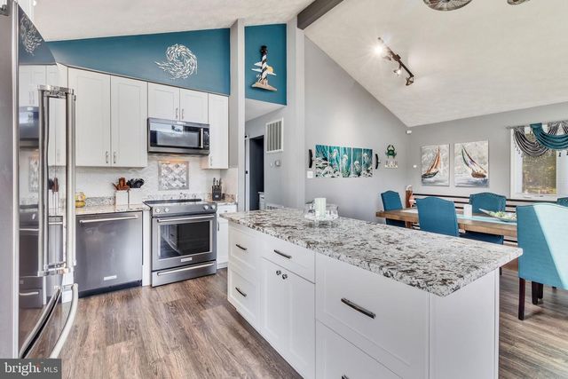 277 EMERALD COVE RD, Reedville, VA 22539