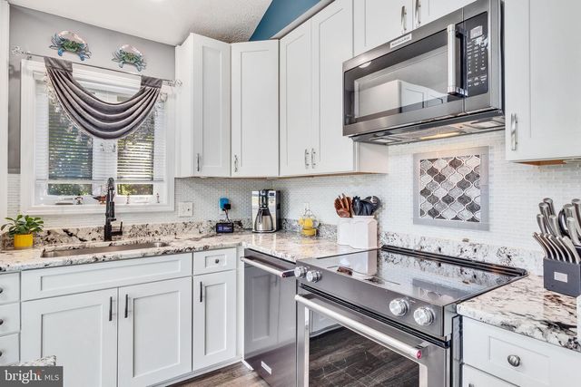277 EMERALD COVE RD, Reedville, VA 22539
