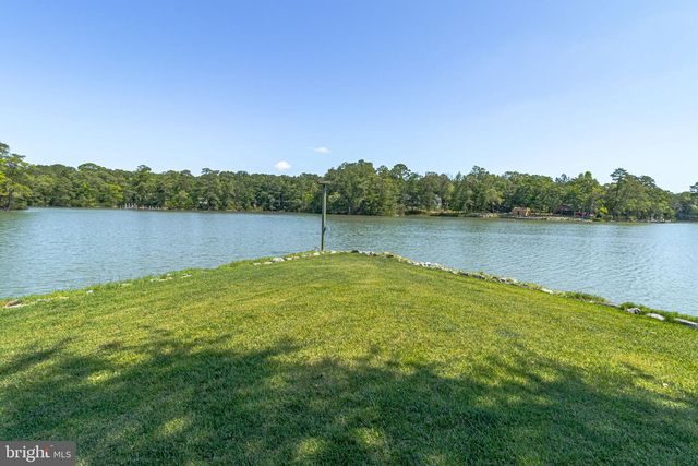 277 EMERALD COVE RD, Reedville, VA 22539