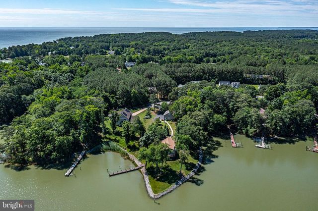 277 EMERALD COVE RD, Reedville, VA 22539